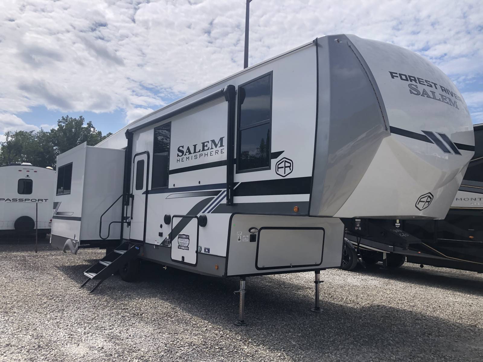 NEW 2026 FOREST RIVER SALEM HEMISPHERE 286RL - Setzers RV