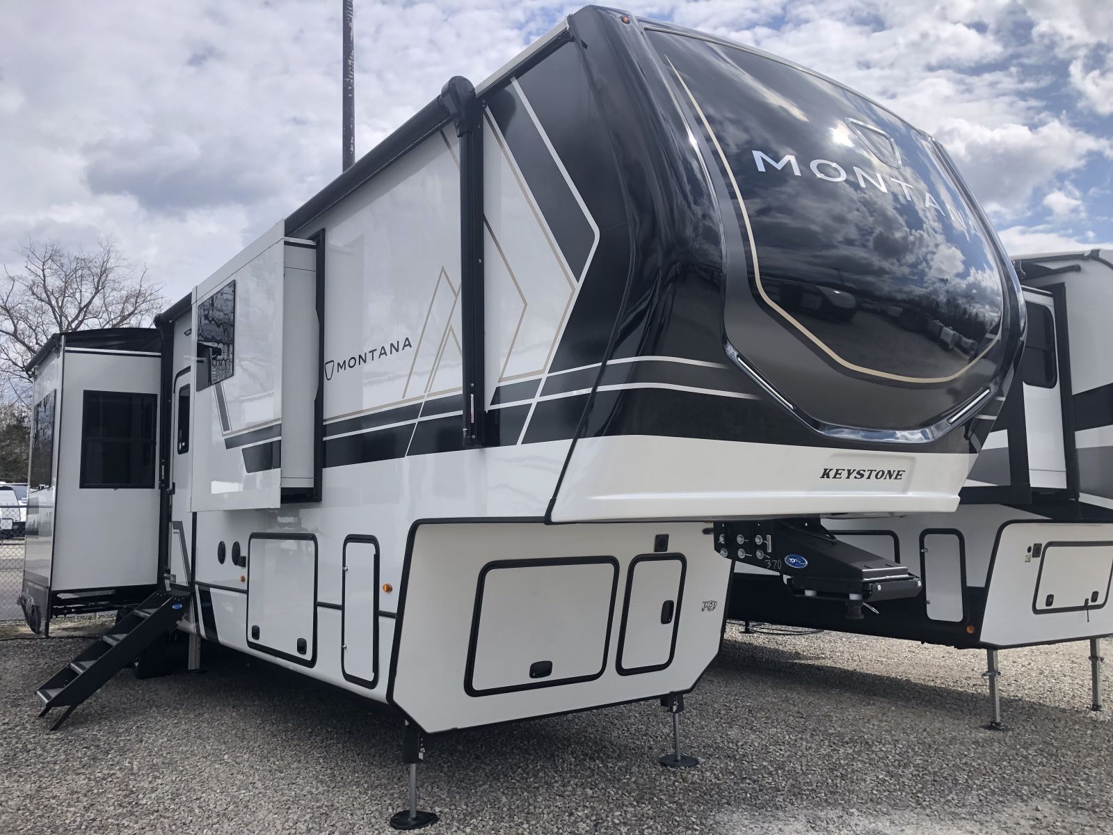 NEW 2026 KEYSTONE MONTANA 3901RK - Setzers RV