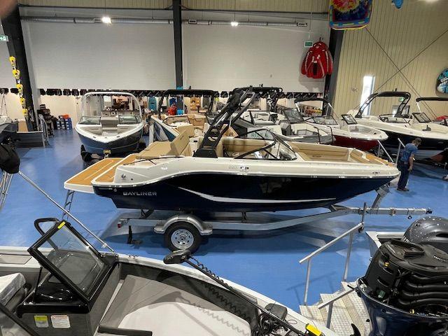 NEW 2025 Bayliner D20i - Shipwreck Marine