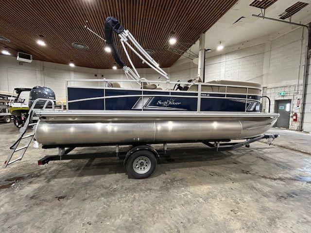 NEW 2025 Sunchaser Vista 18 LR - Shipwreck Marine