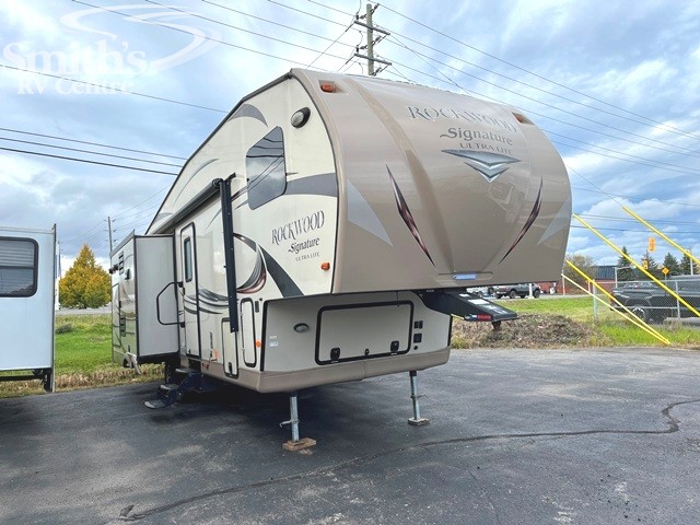Image of 2015 FOREST RIVER ROCKWOOD SIGNATURE LITE 8288WS