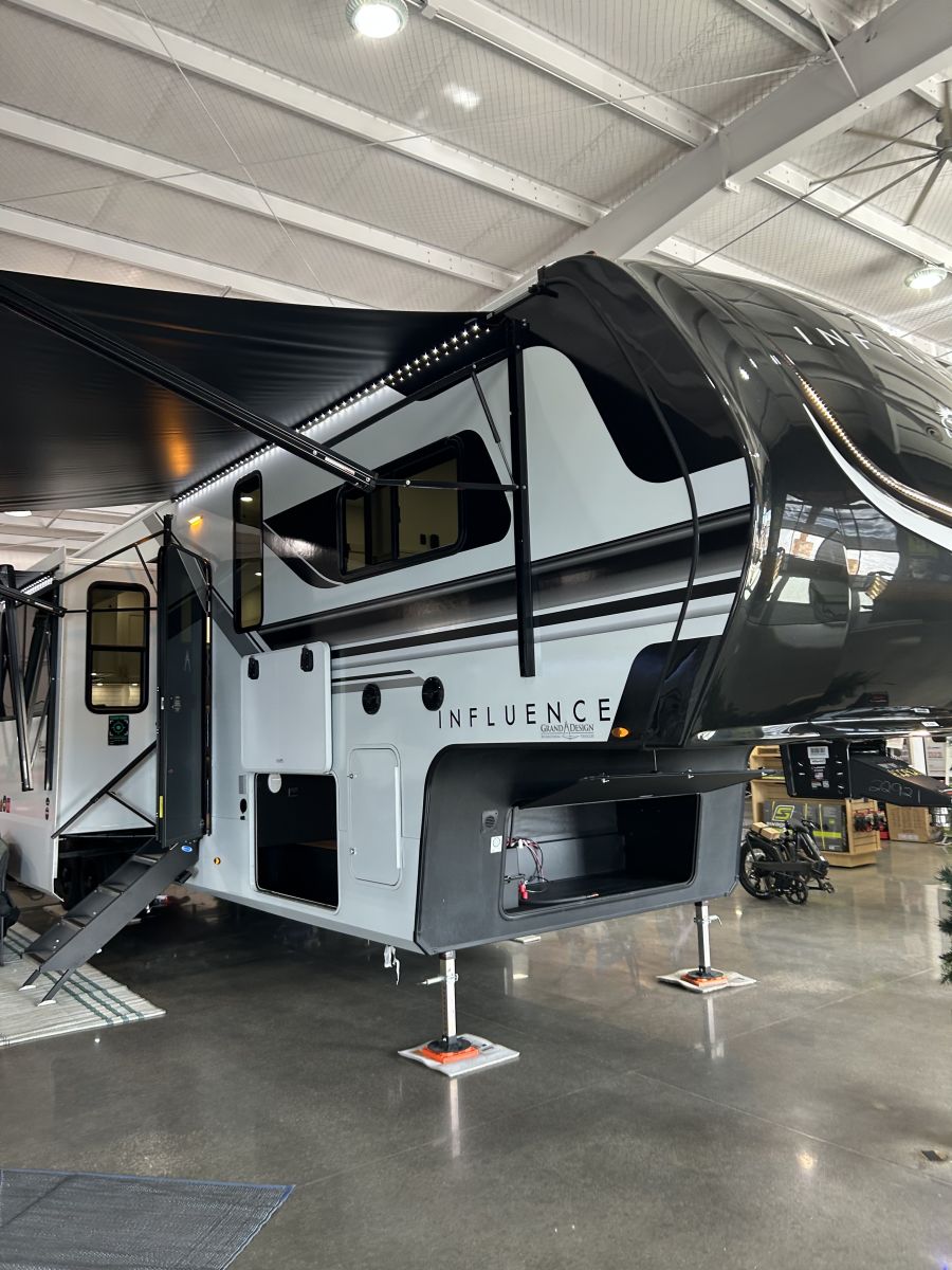 NEW 2026 GRAND DESIGN SOLITUDE INFLUENCE 3904BH - Sonny's RVs