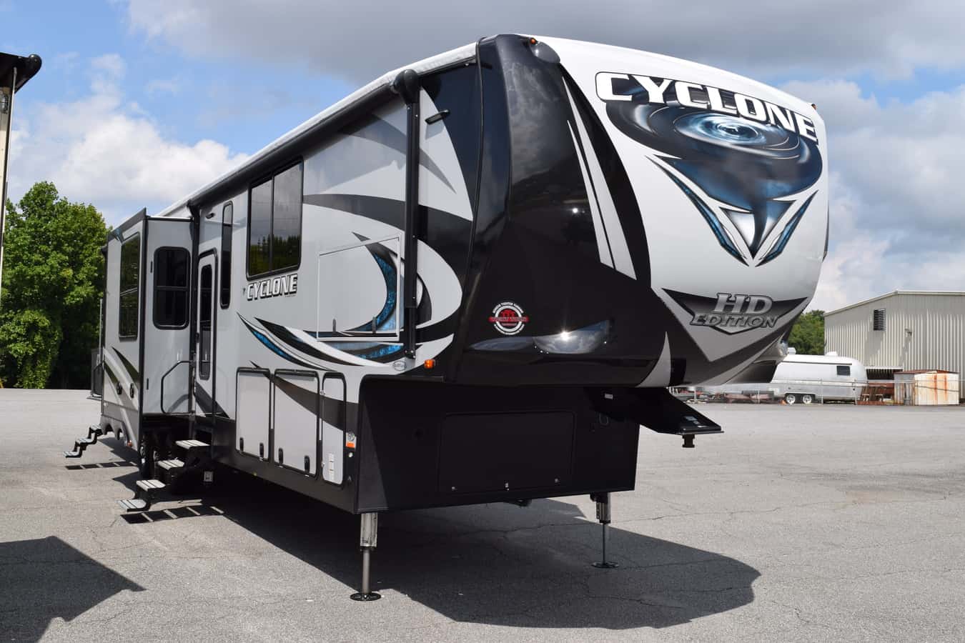 USED 2018 Heartland CYCLONE 4151