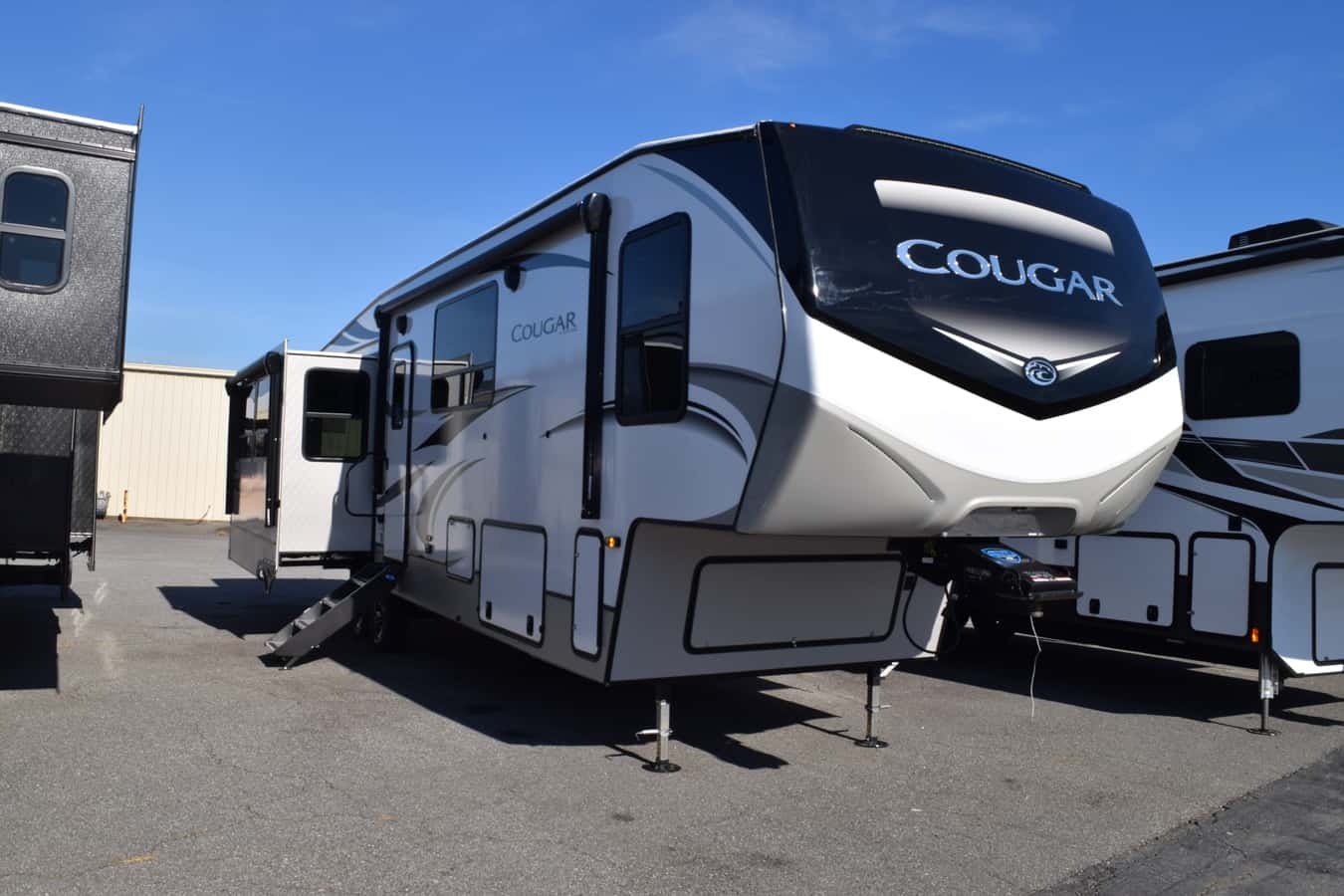 NEW 2021 Keystone COUGAR 368MBI