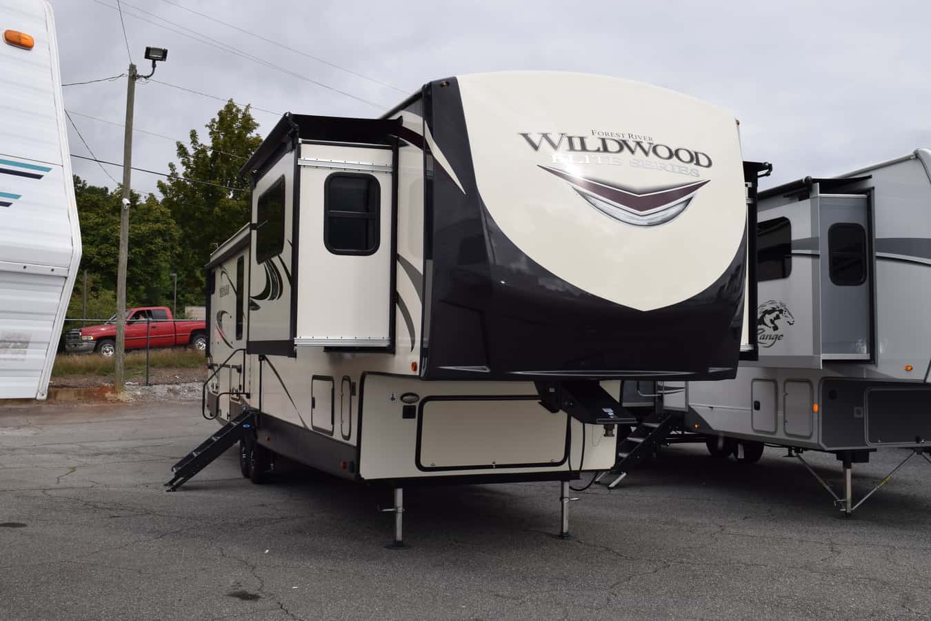 USED 2020 Forest River HERITAGE GLEN ELITE 36FL ELITE