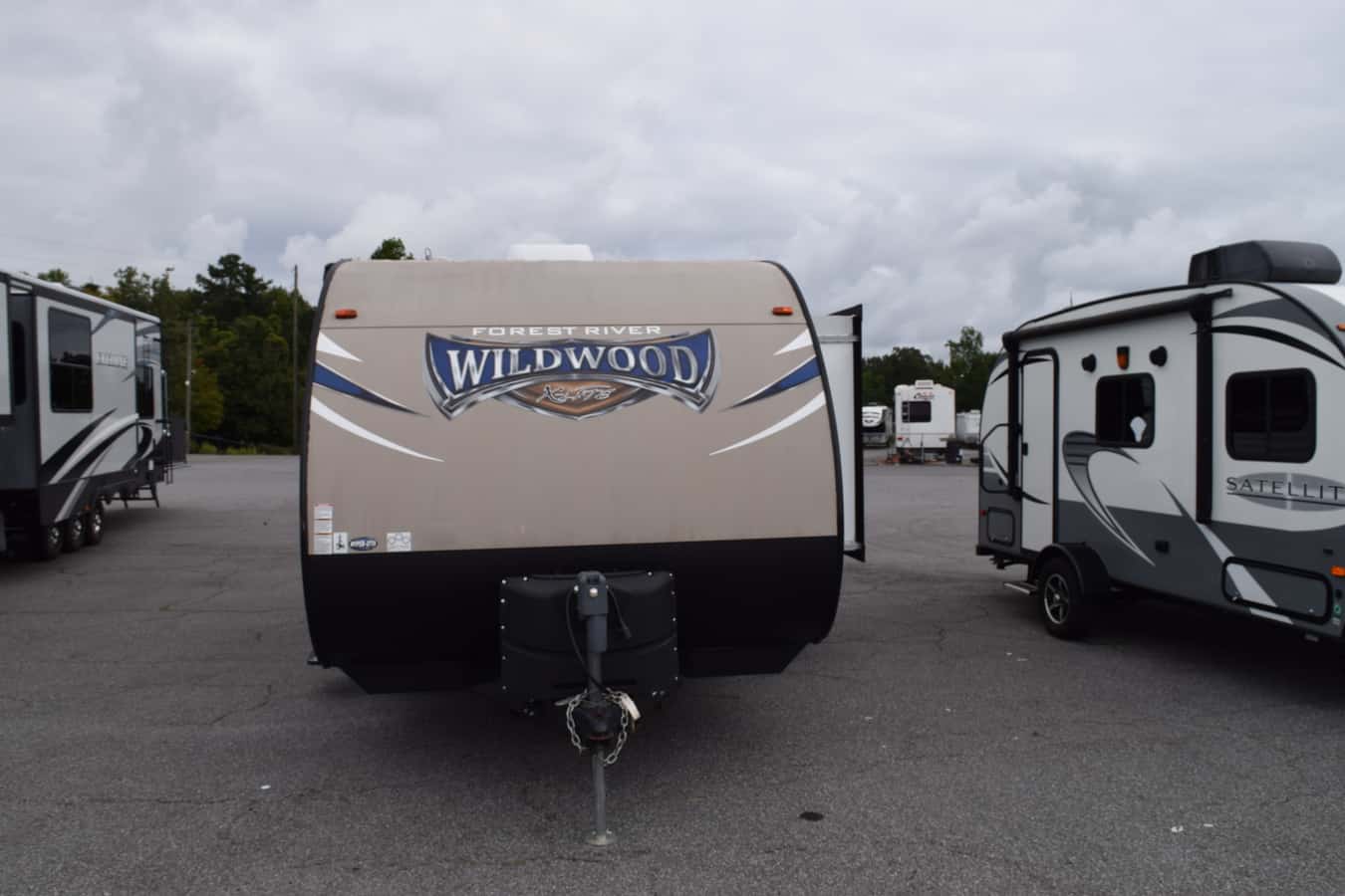 USED 2017 Wildwood WILDWOOD 230BHS