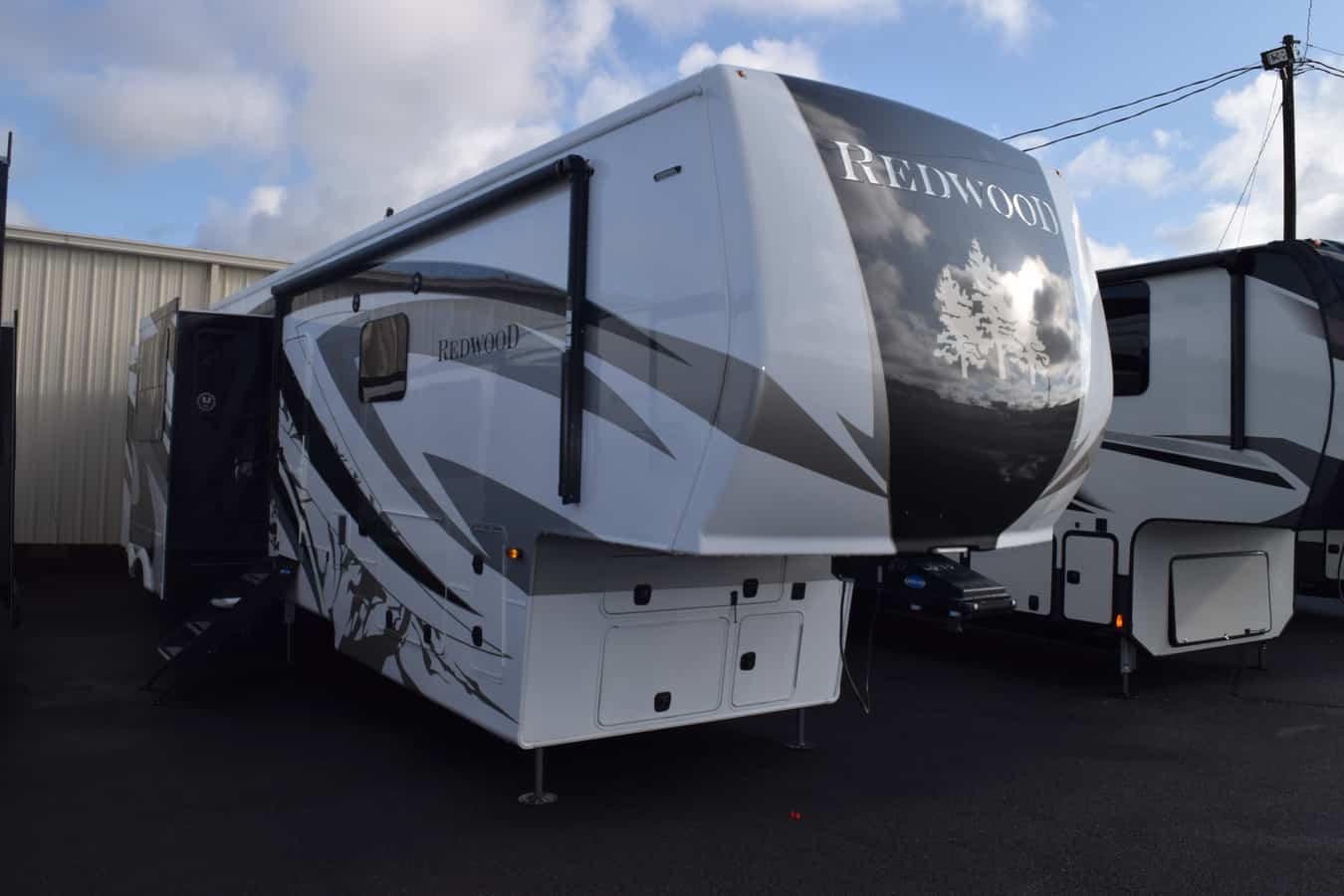 NEW 2021 Crossroads REDWOOD 4001LK