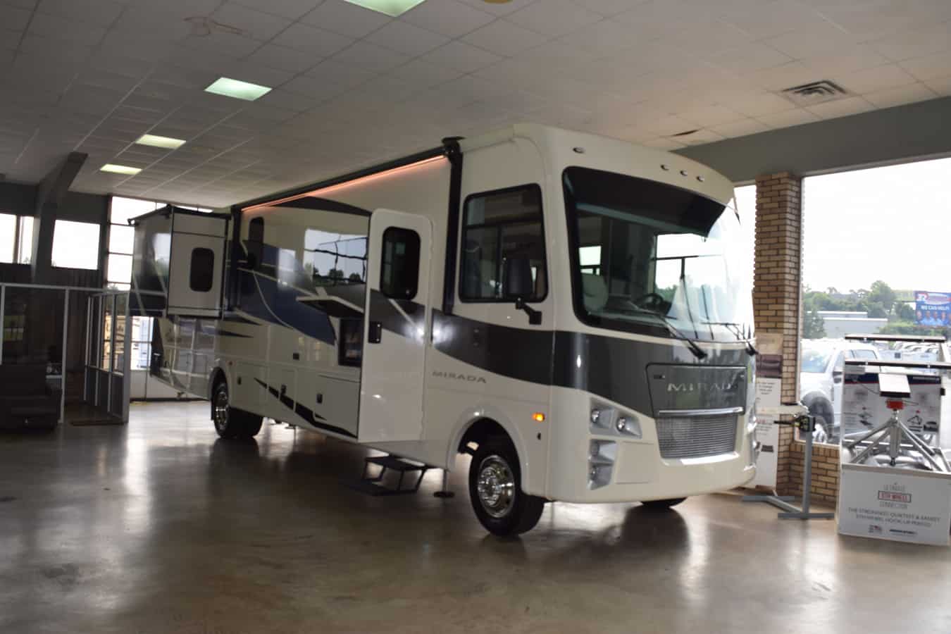 NEW 2022 Coachmen MIRADA 35 ES