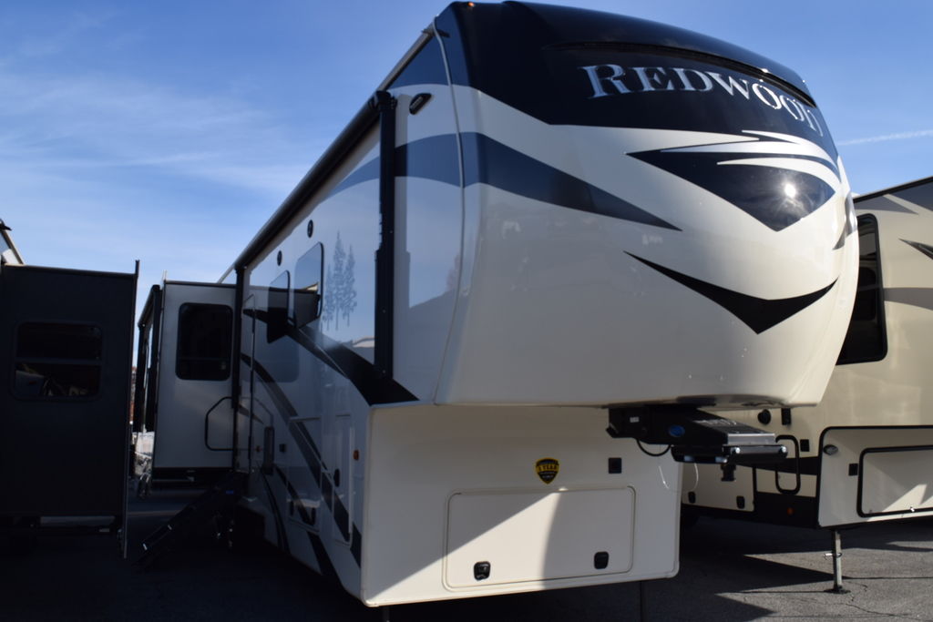 NEW 2019 Crossroads Redwood 3901MB