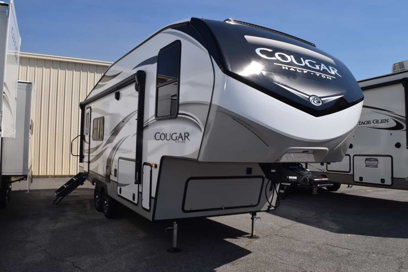 NEW 2021 Keystone COUGAR HALF-TON 23MLS