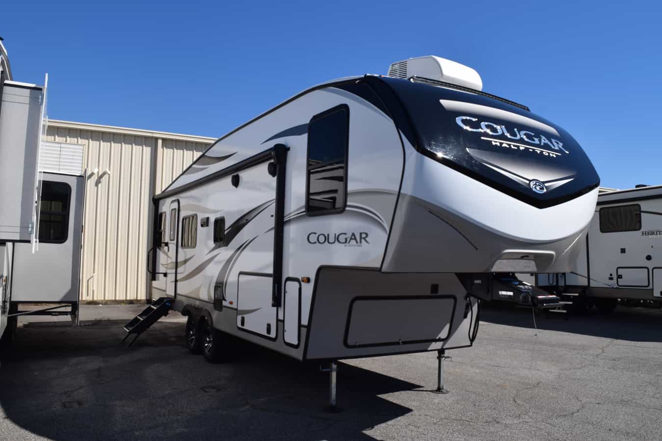 NEW 2021 Keystone COUGAR HALF-TON 24RDS