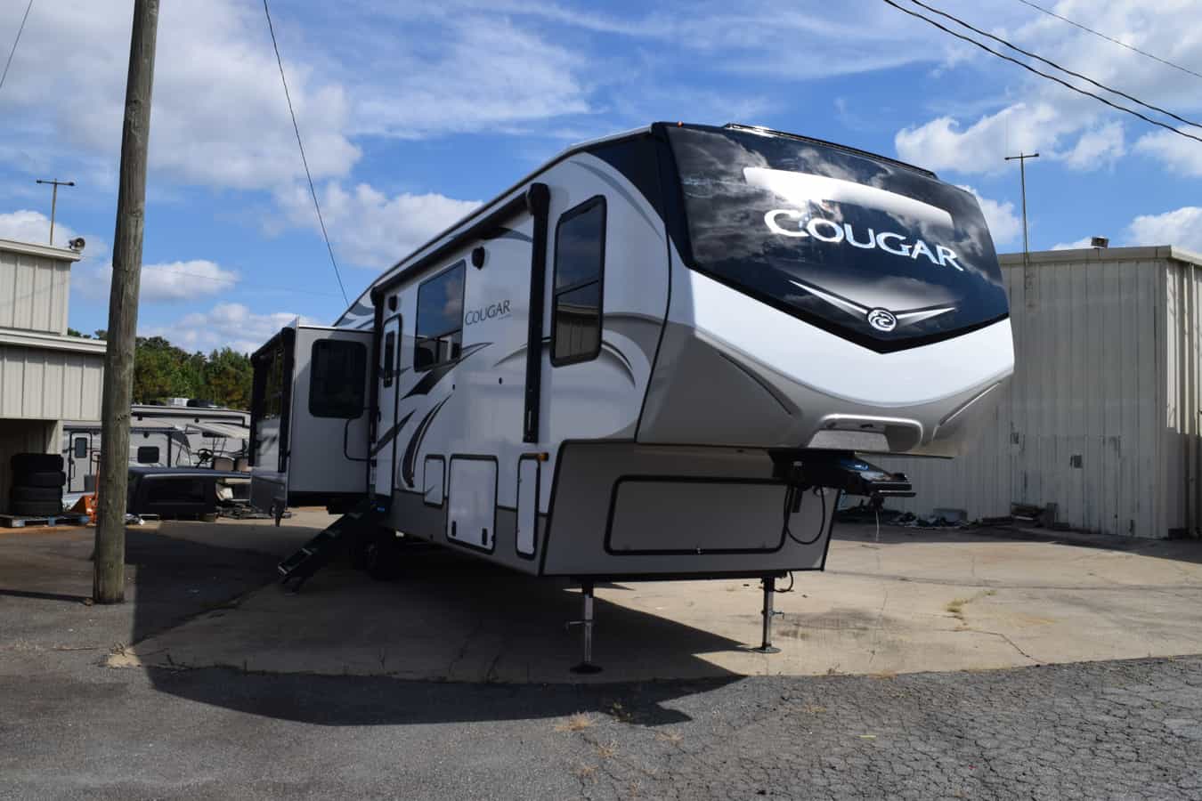 NEW 2022 Keystone COUGAR 368MBI