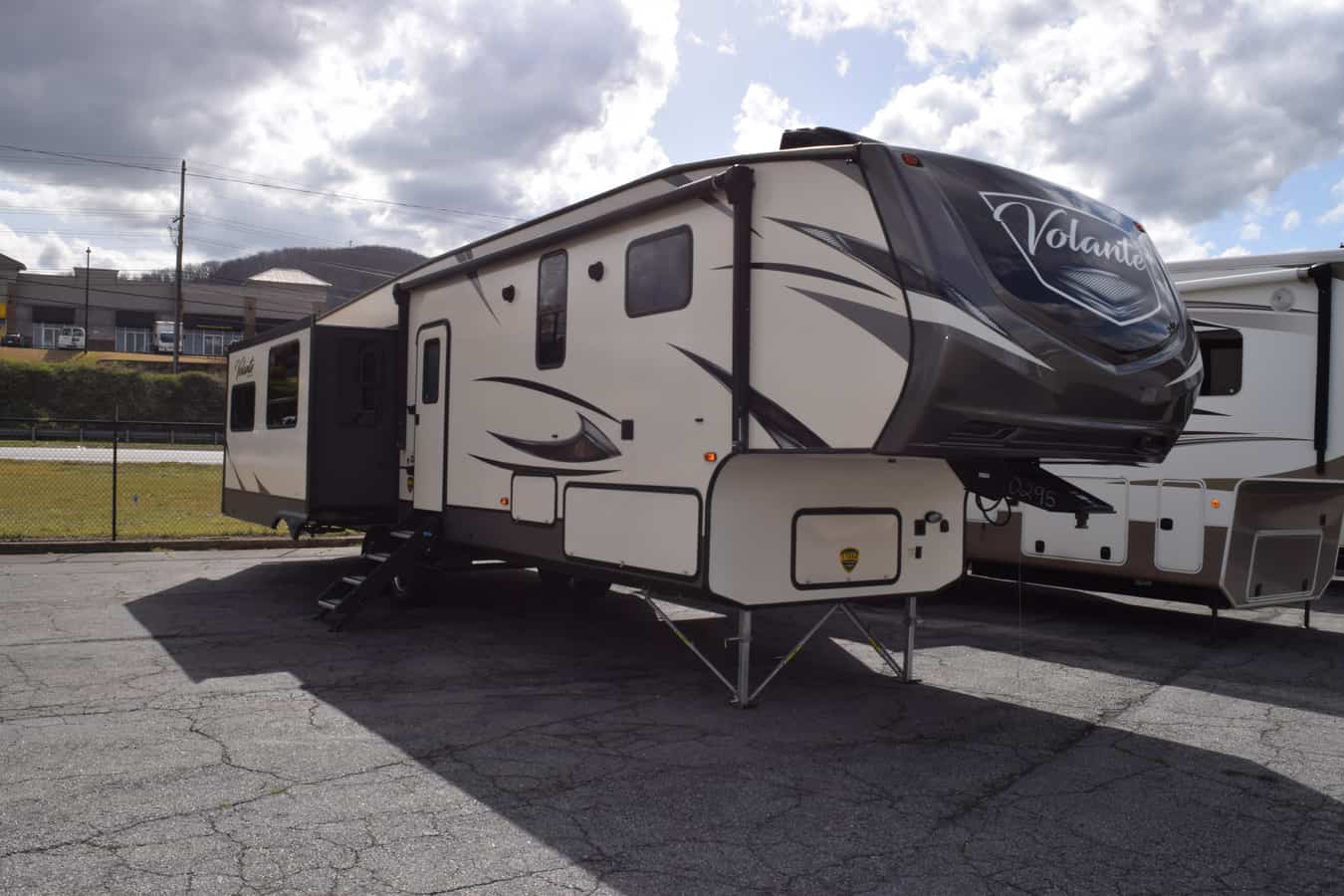 USED 2019 Crossroads VOLANTE 365MD