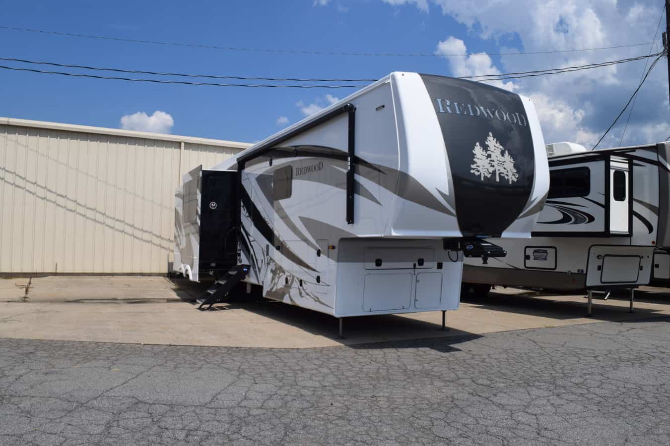 NEW 2021 Crossroads REDWOOD 4001LK