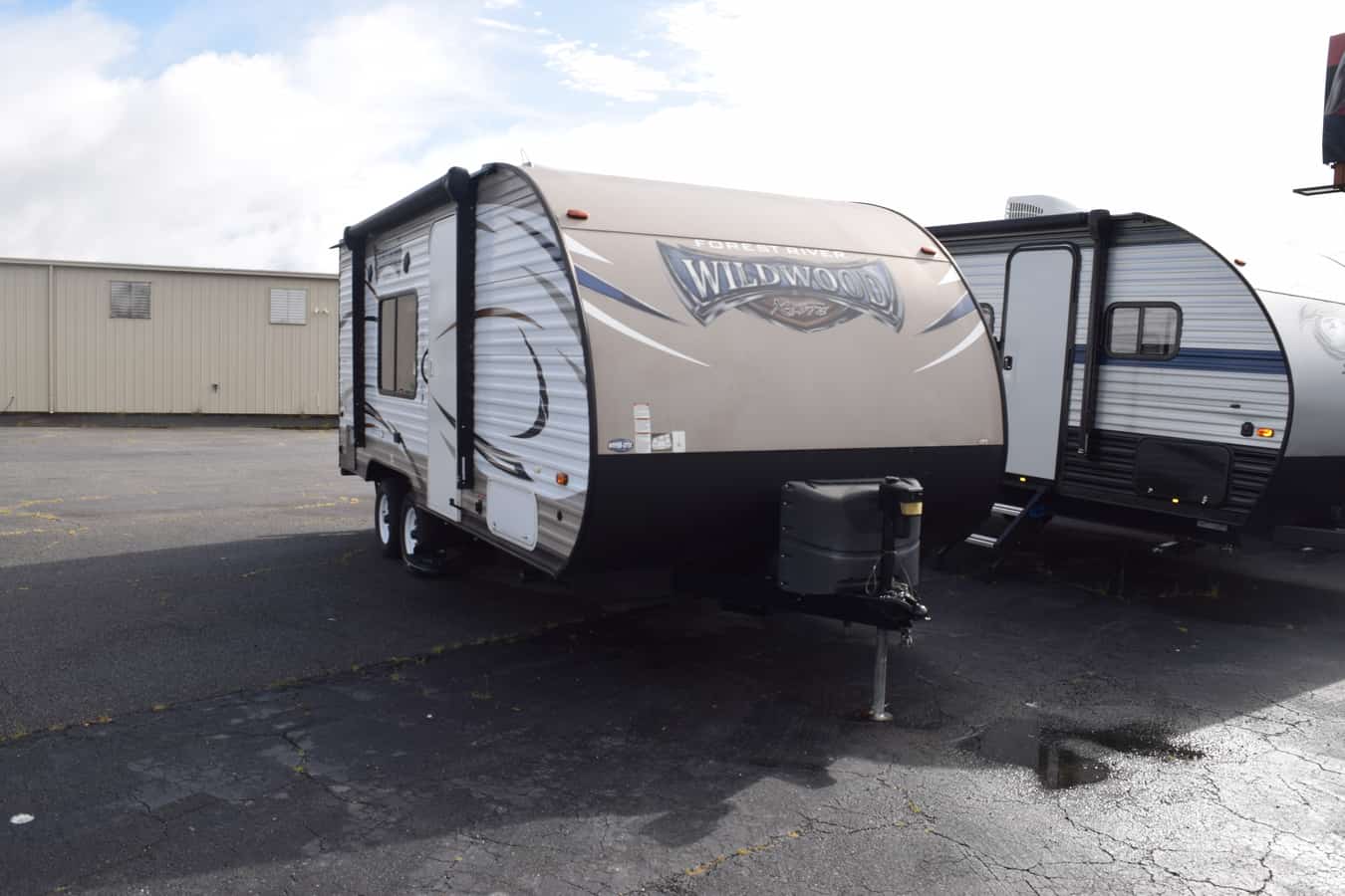 USED 2017 Wildwood WILDWOOD XLITE 171RBXL