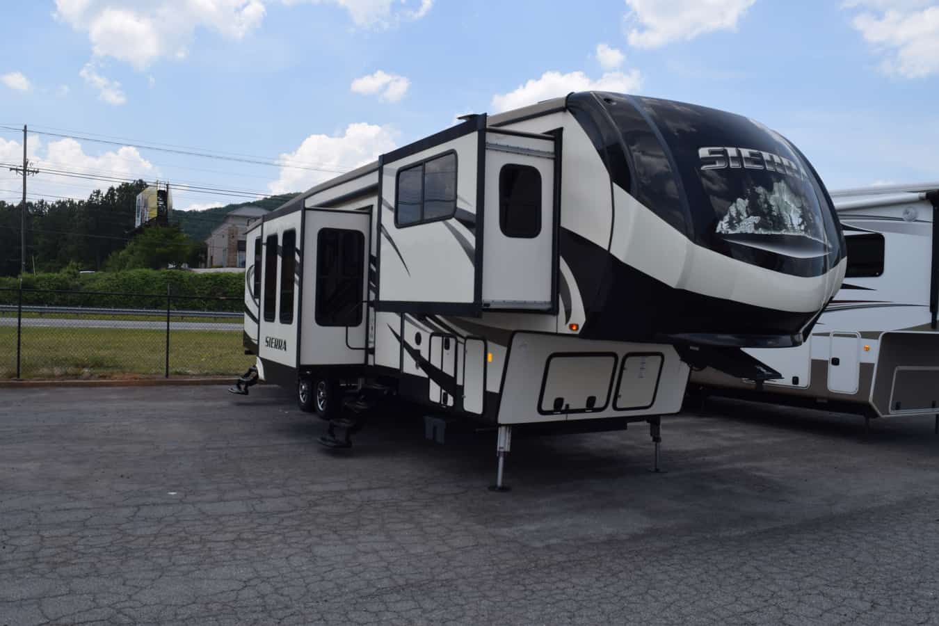 USED 2017 Forest River SIERRA 377FLIK