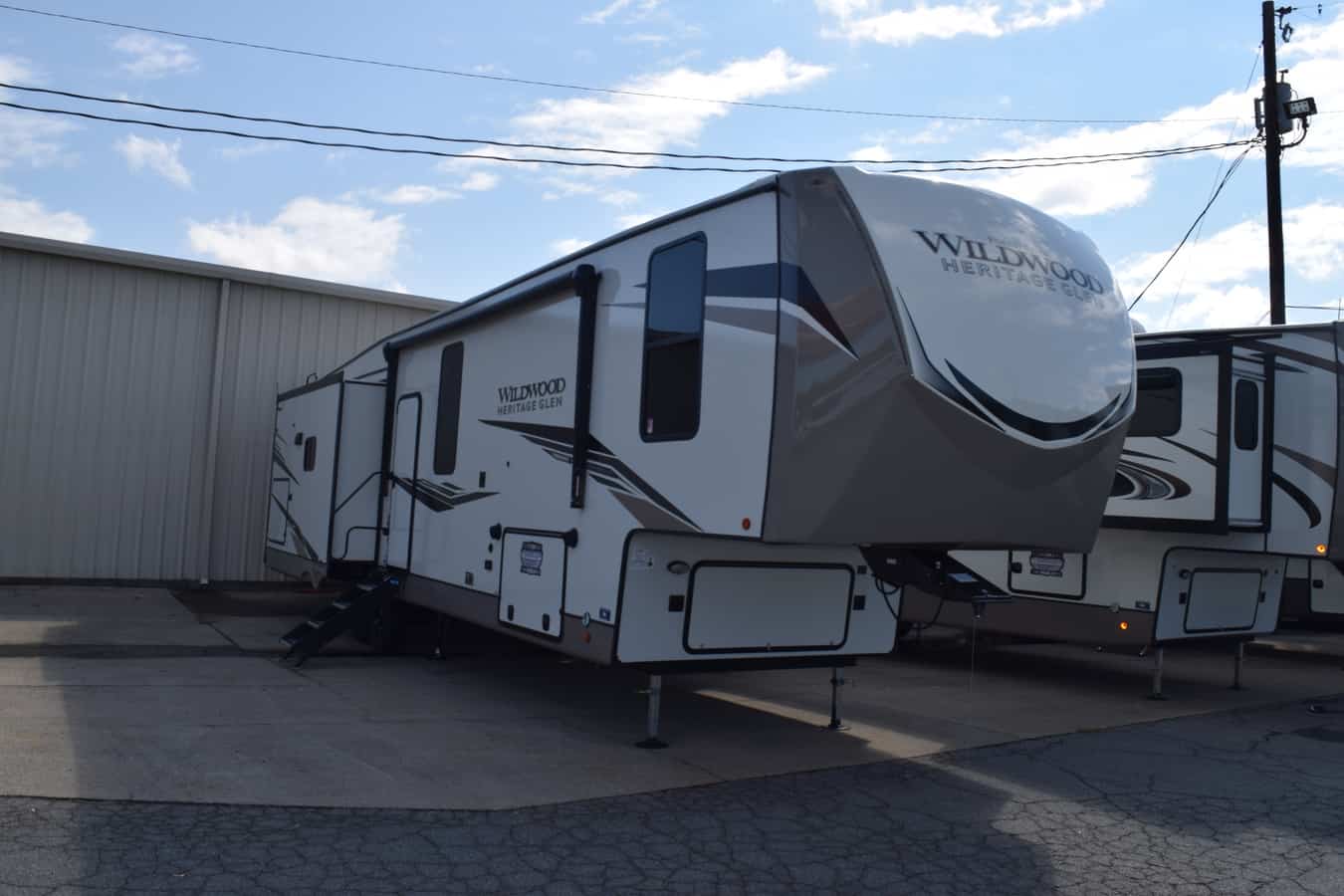 NEW 2022 Forest River HERITAGE GLEN 370BL