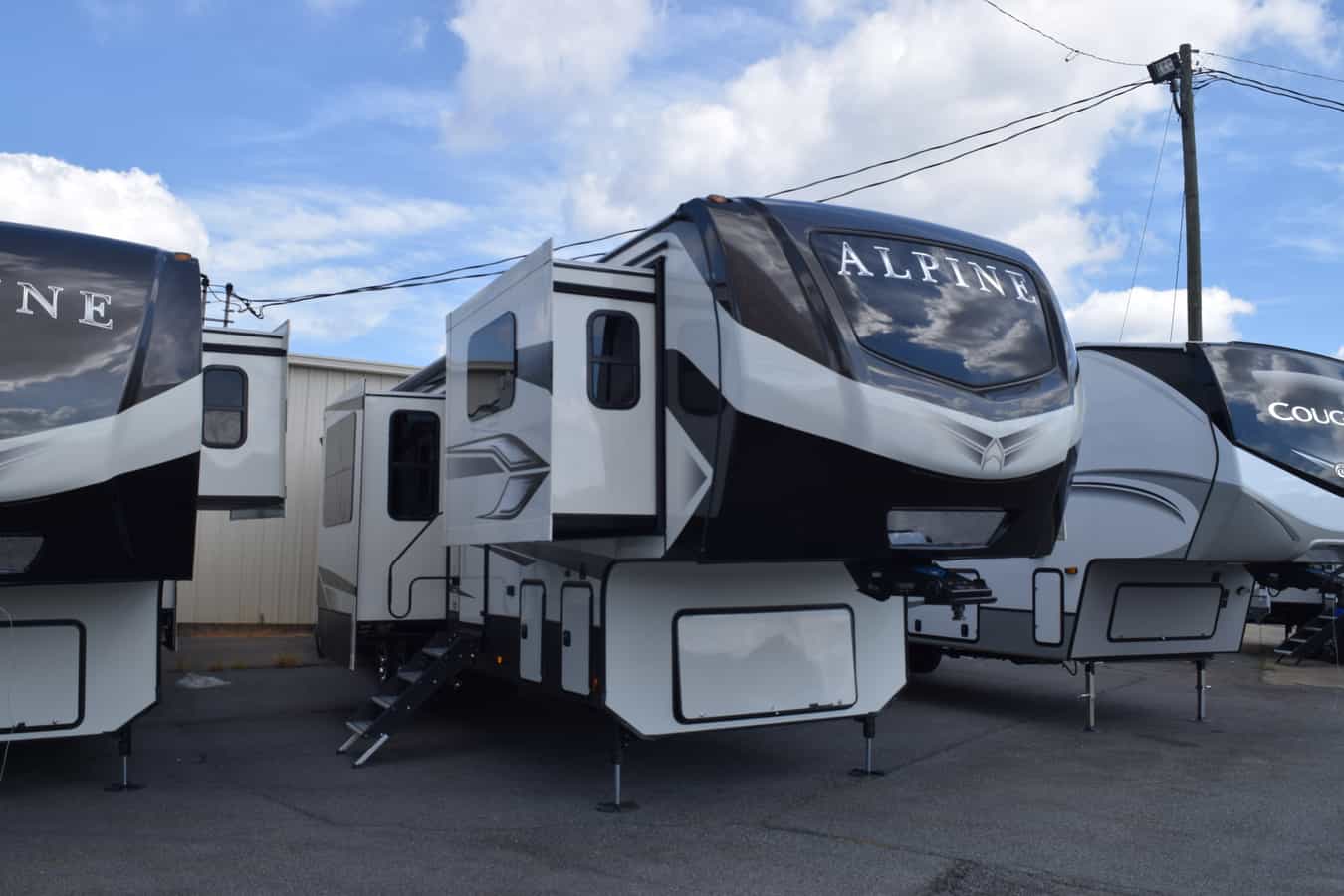 NEW 2022 Keystone ALPINE 3712KB