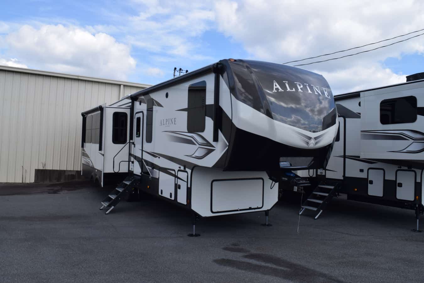 NEW 2022 Keystone ALPINE 3220RL