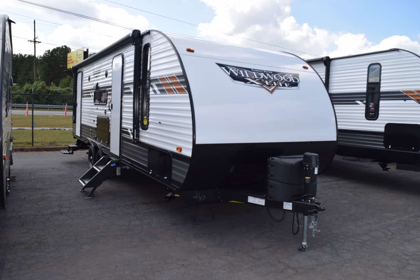 NEW 2022 Forest River WILDWOOD 240BHXL