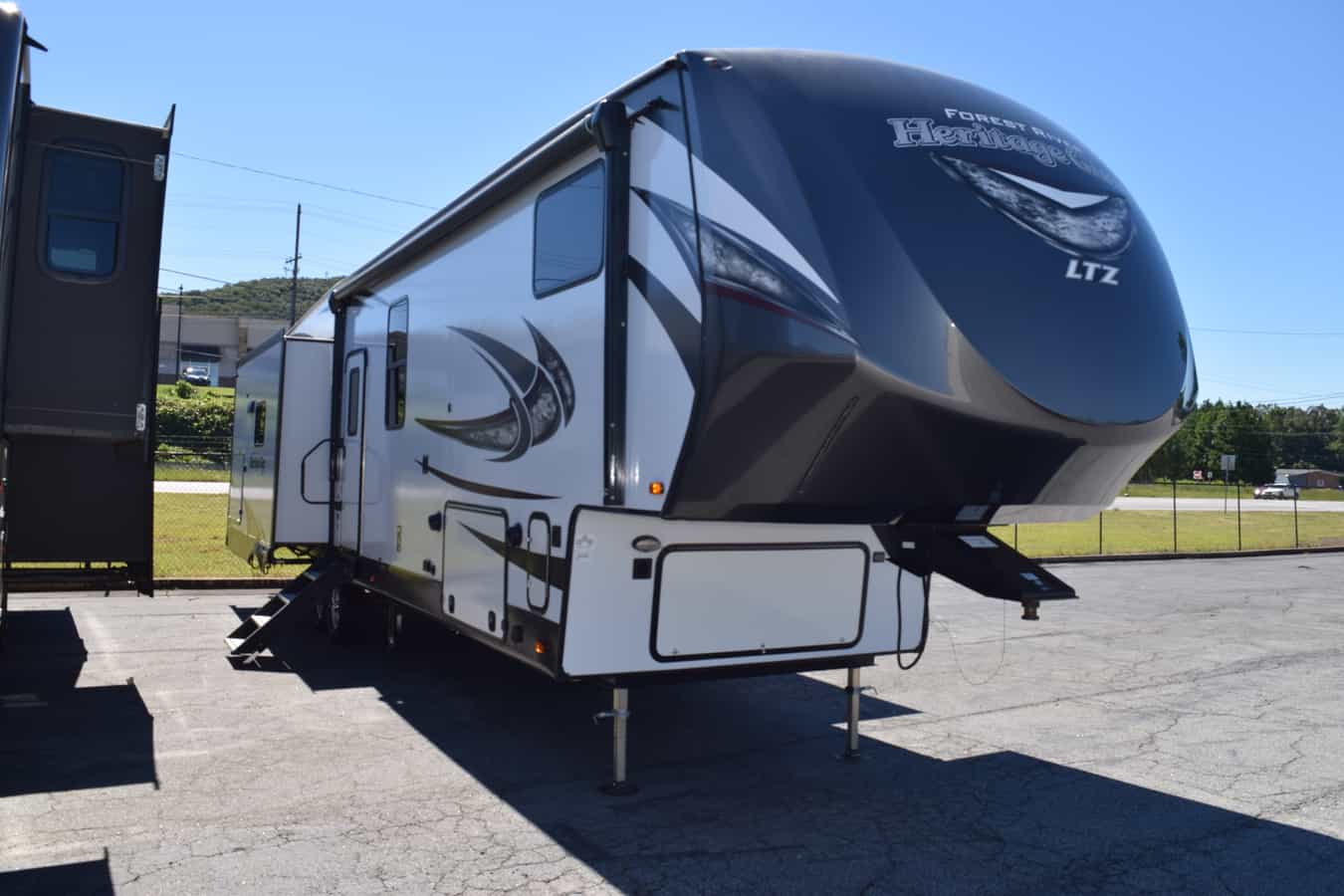 USED 2018 Forest River HERITAGE GLEN 370BL