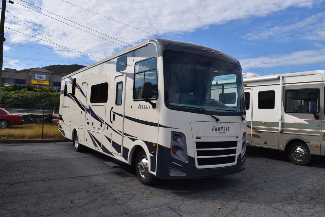 USED 2019 Coachmen PURSUIT 32WC