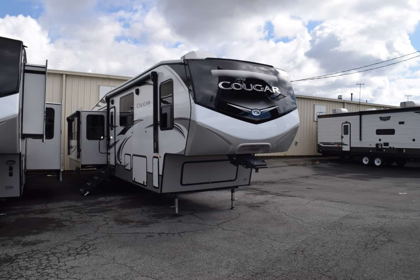 NEW 2022 Keystone COUGAR 368MBI