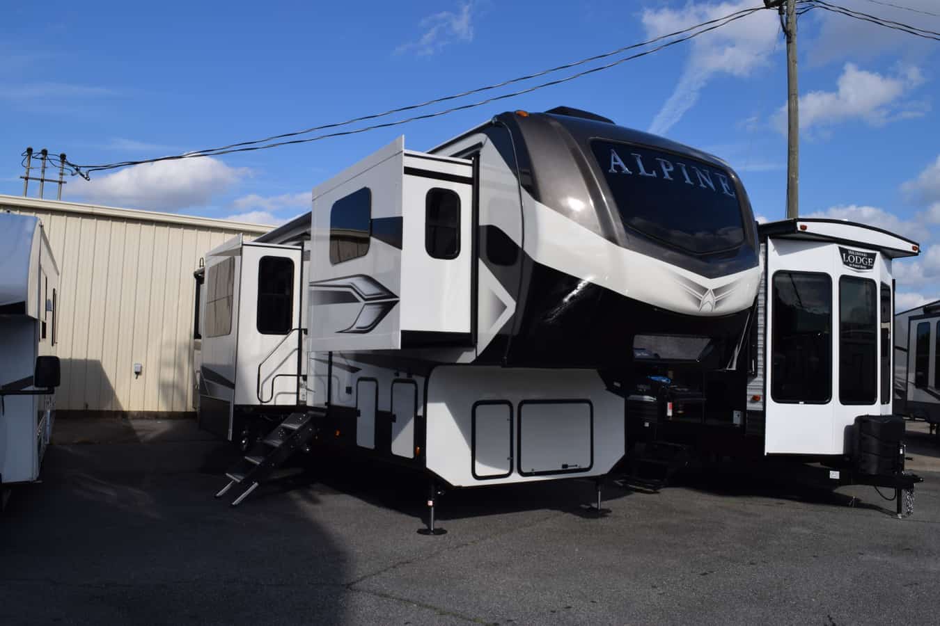 NEW 2022 Keystone ALPINE 3700FL