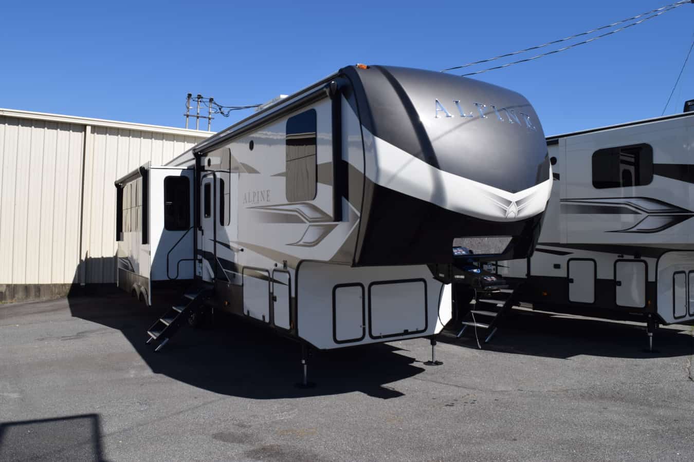 NEW 2022 Keystone ALPINE 3220RL