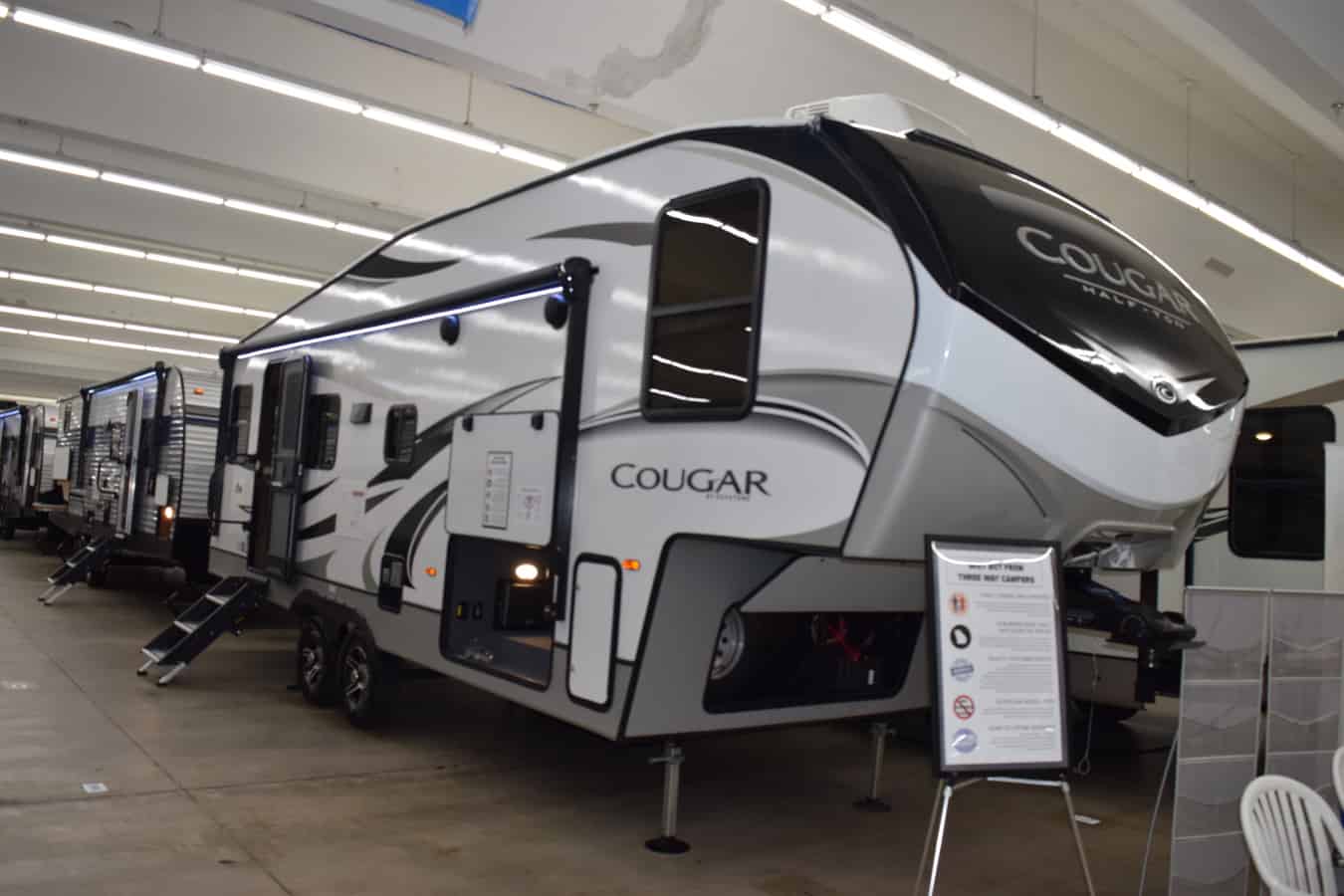 NEW 2022 Keystone COUGAR HALF-TON 24RDS