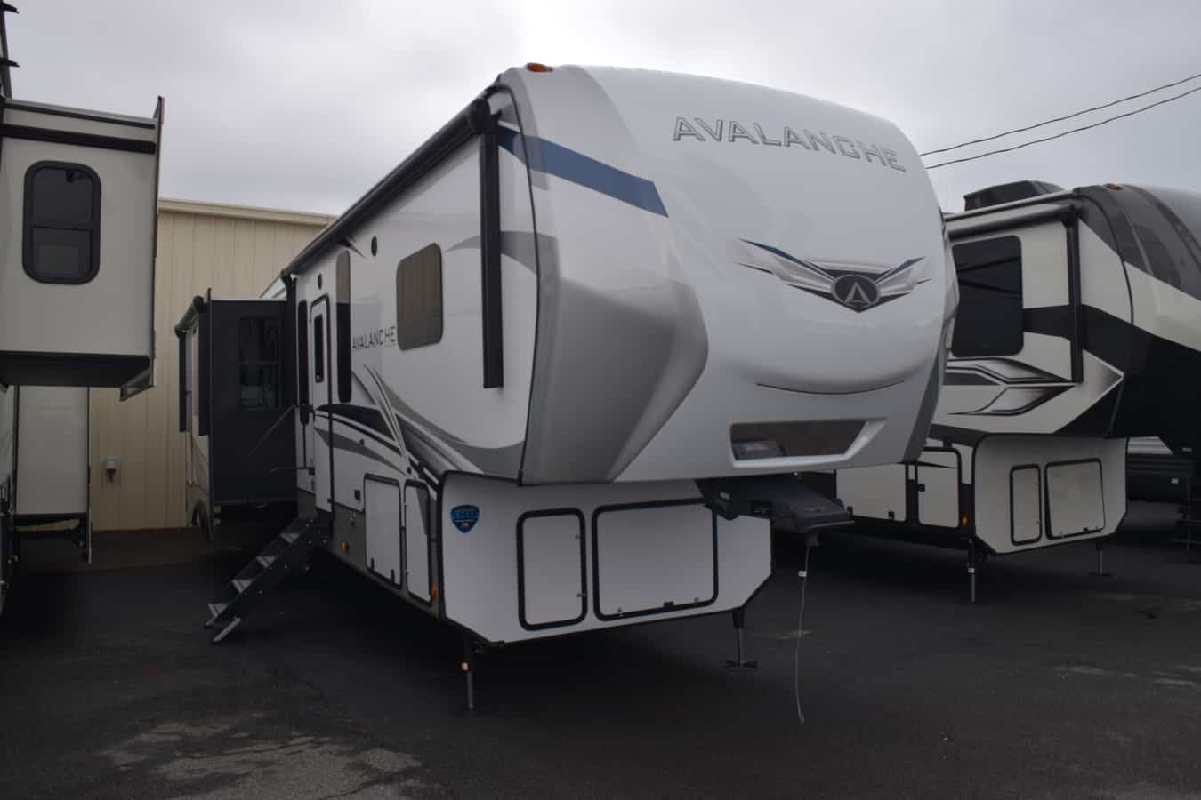 NEW 2022 Keystone AVALANCHE 338GK