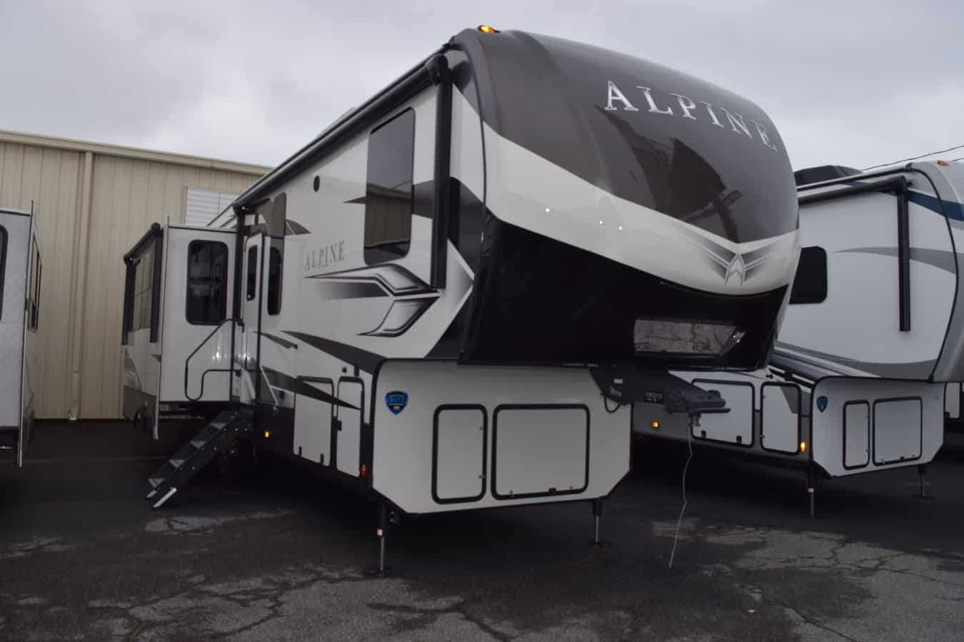 NEW 2022 Keystone ALPINE 3220RL