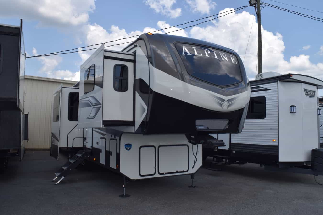 NEW 2022 Keystone ALPINE 3712KB