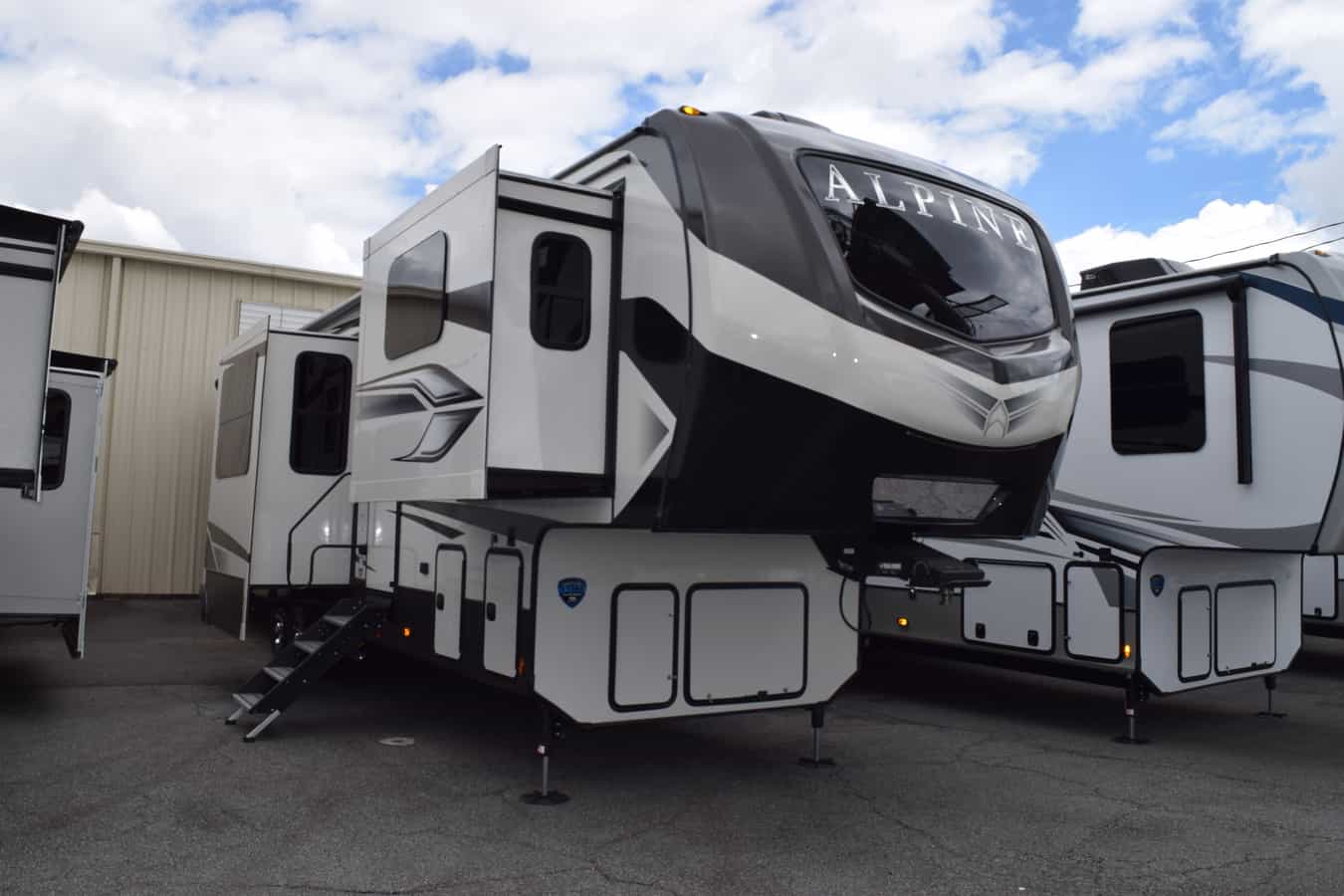 NEW 2022 Keystone ALPINE 3700FL