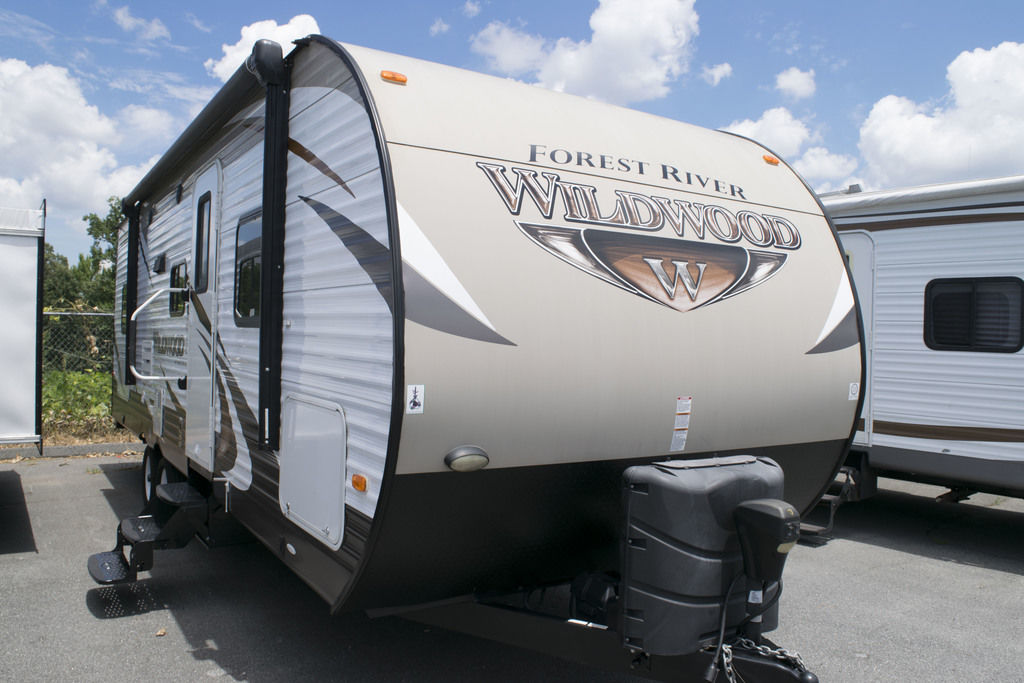 USED 2015 FOREST RIVER WILDWOOD 26TBSS