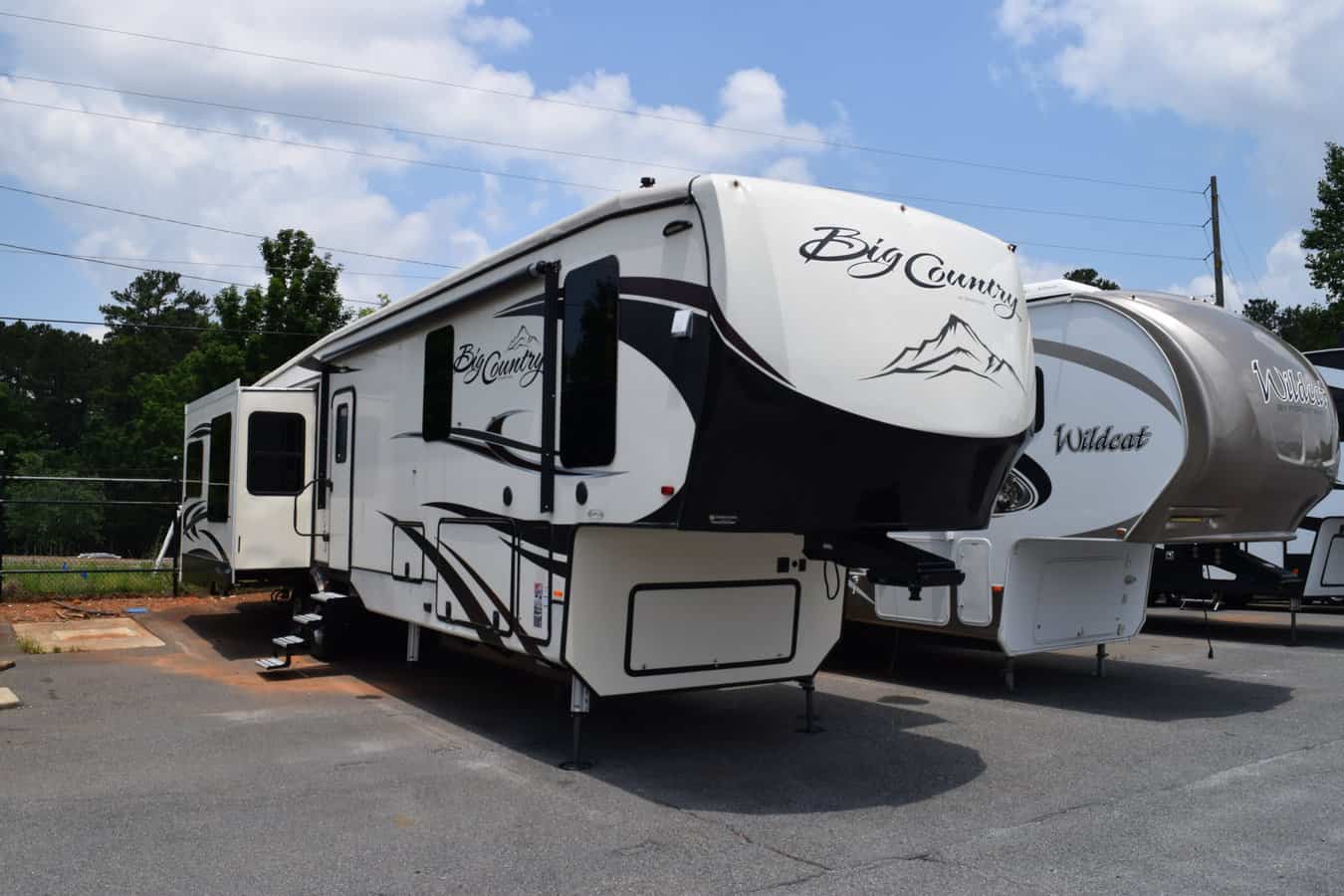 USED 2018 Heartland BIG COUNTRY 3850MB