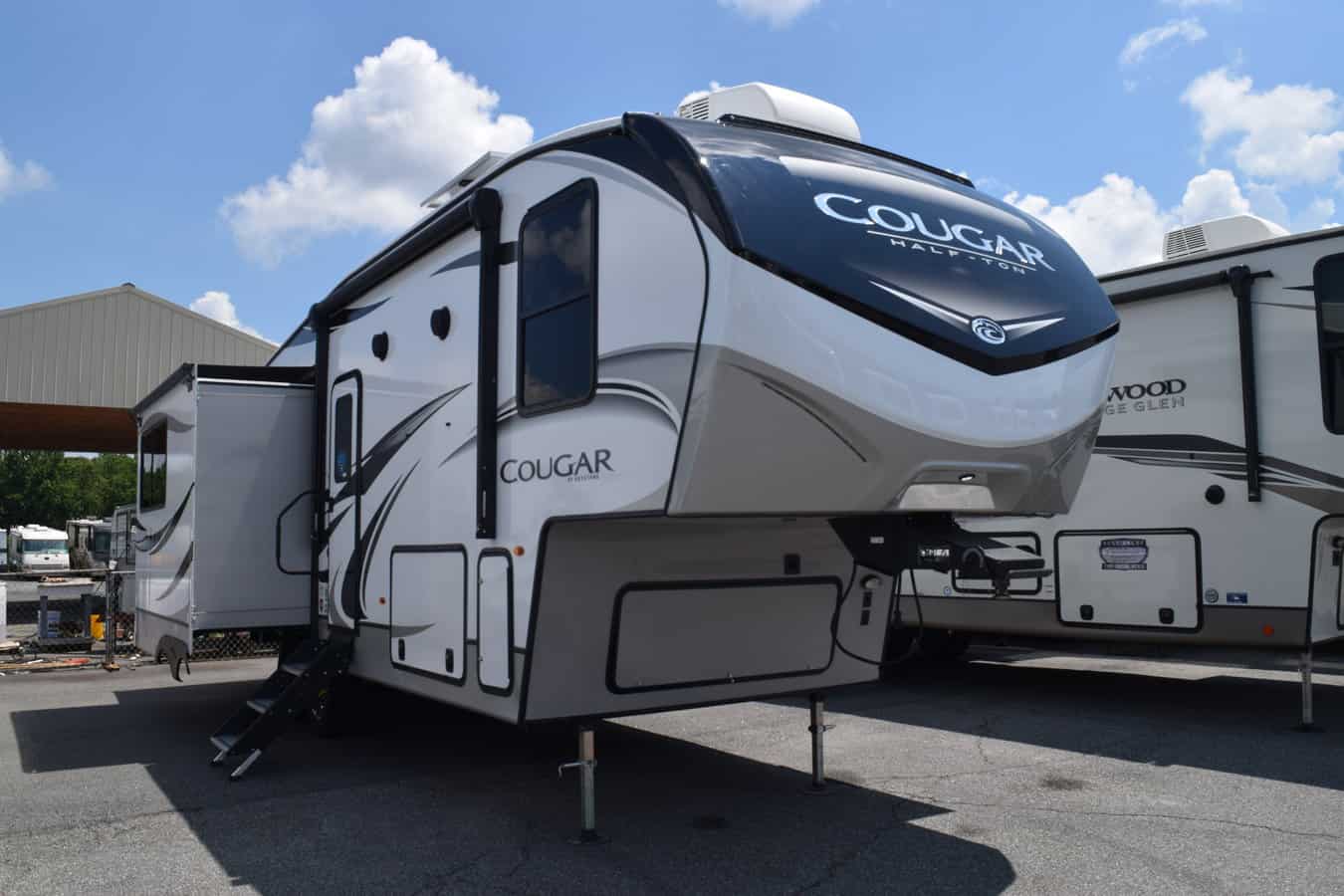 NEW 2022 Keystone COUGAR HALF-TON 27SGS