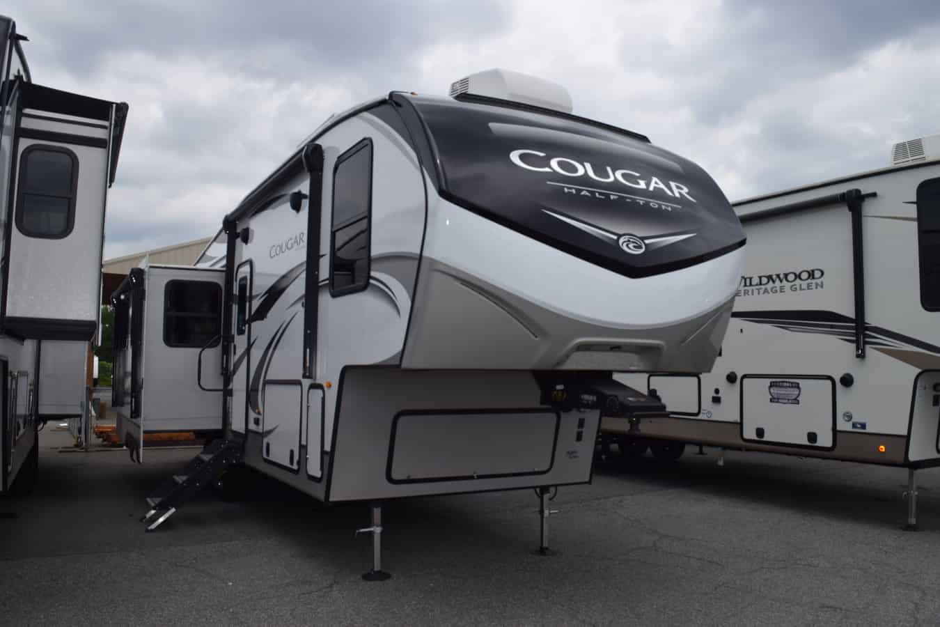 NEW 2022 Keystone COUGAR HALF-TON 29RLI