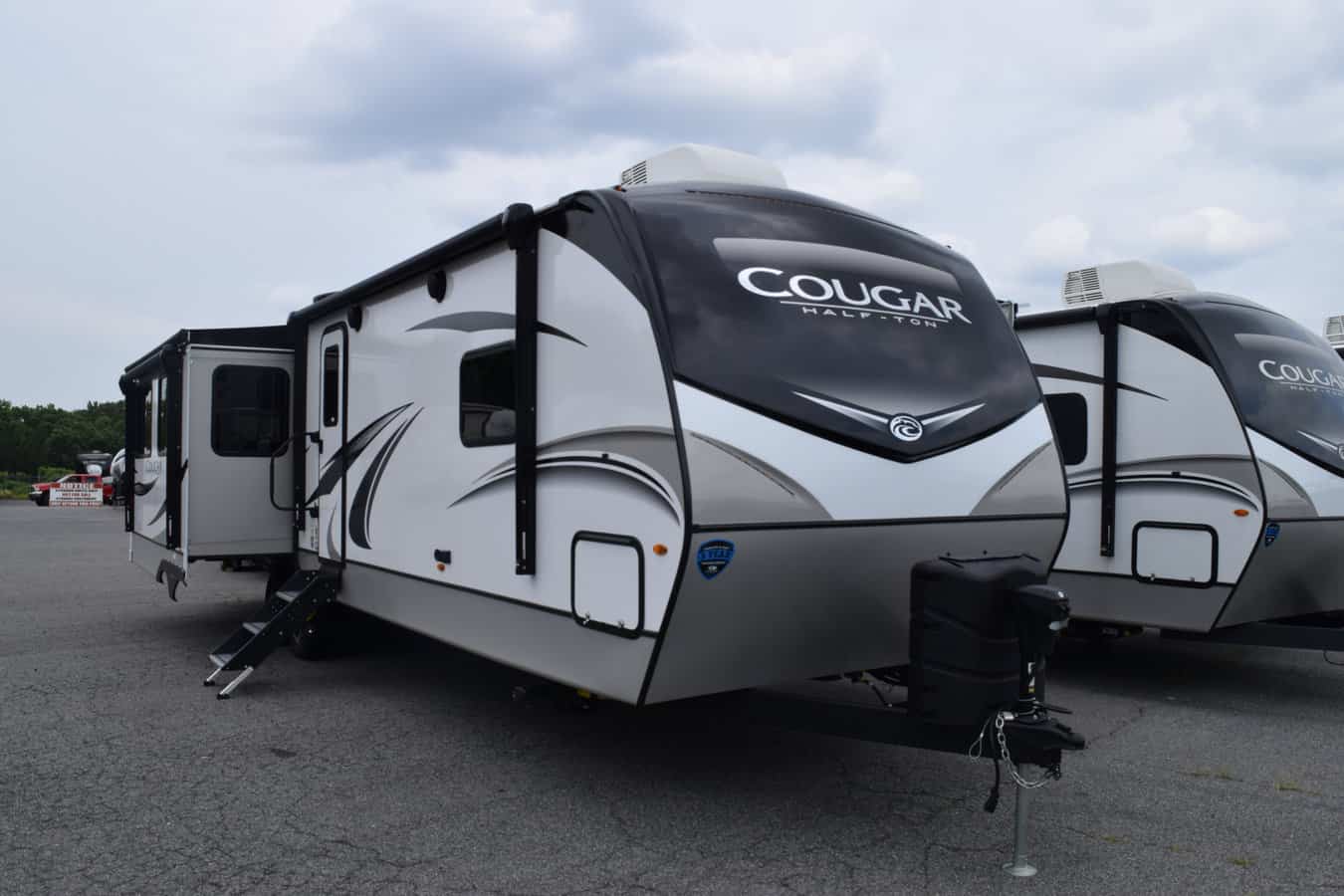 NEW 2022 Keystone COUGAR HALF-TON 33RLI