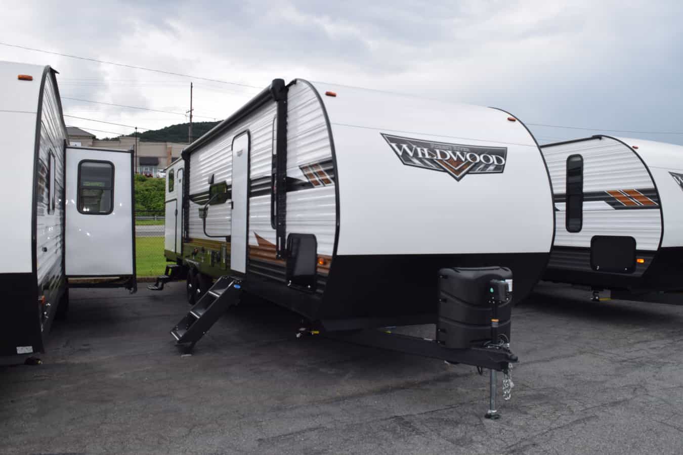 NEW 2023 Forest River WILDWOOD 32BHDS