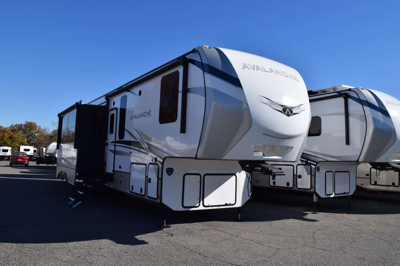 NEW 2023 Keystone AVALANCHE 390DS