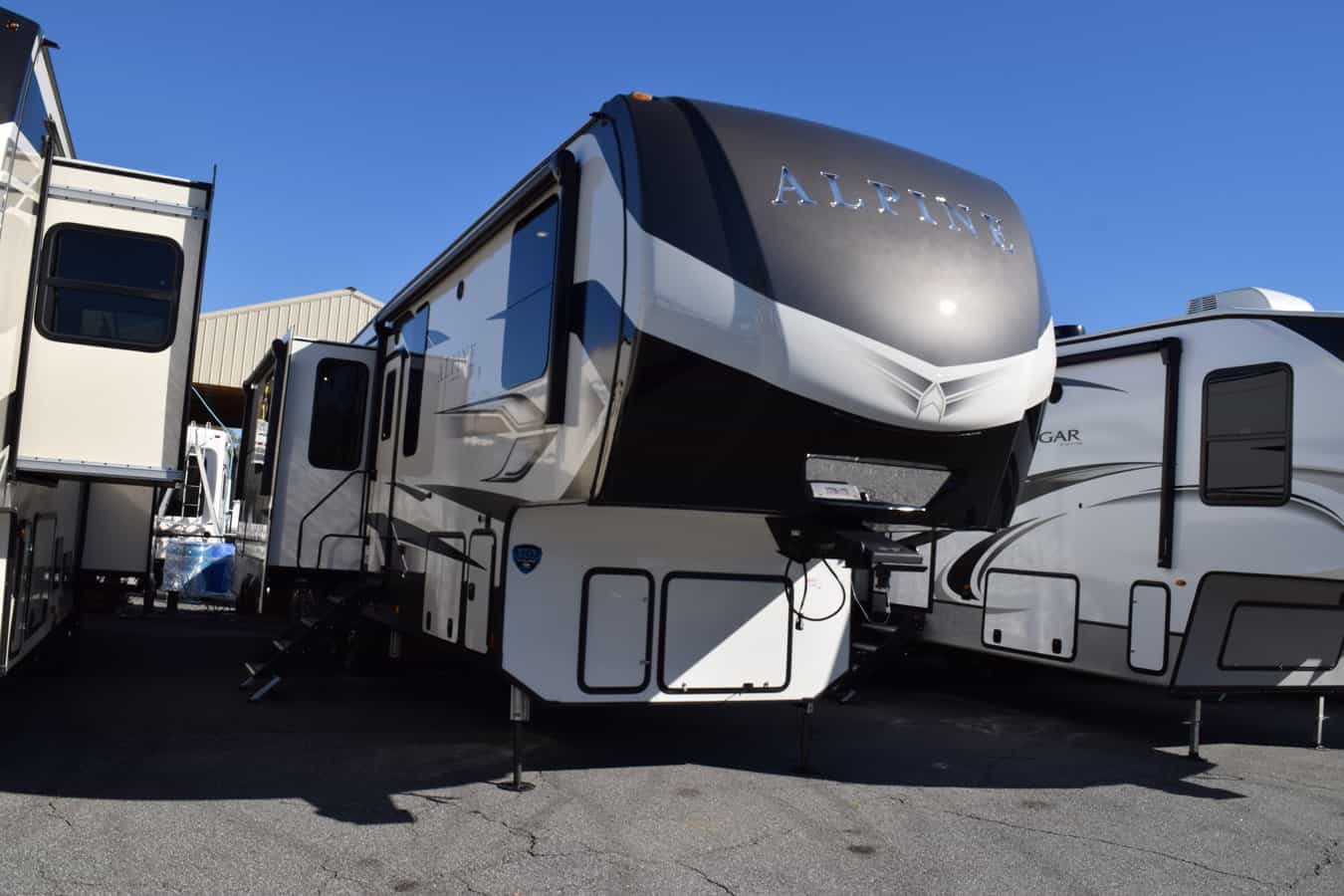 NEW 2023 Keystone ALPINE 3102RL