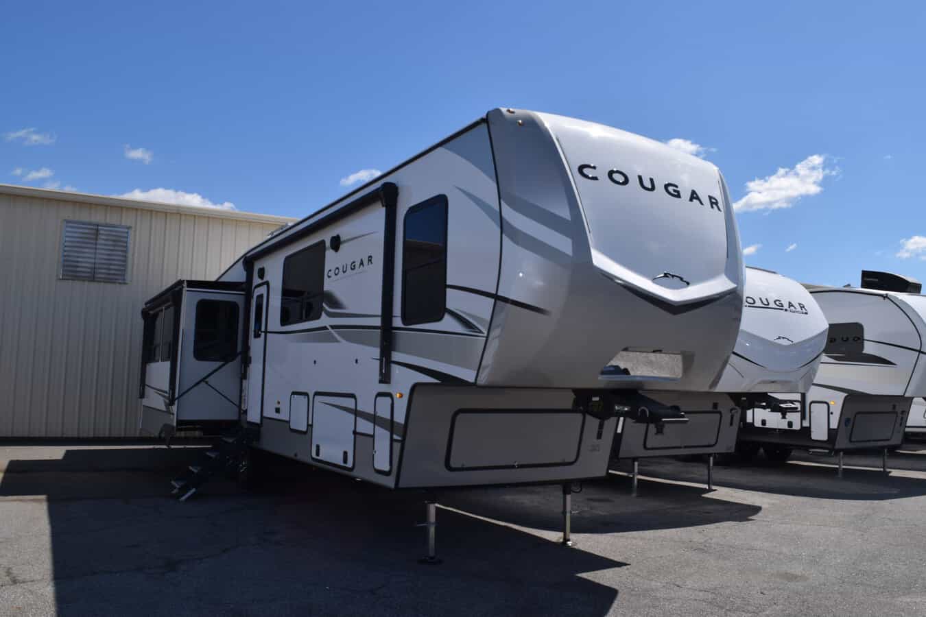 NEW 2023 Keystone COUGAR 368MBI