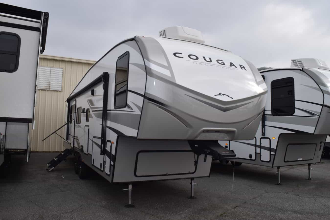 NEW 2023 Keystone COUGAR HALF-TON 29BHL