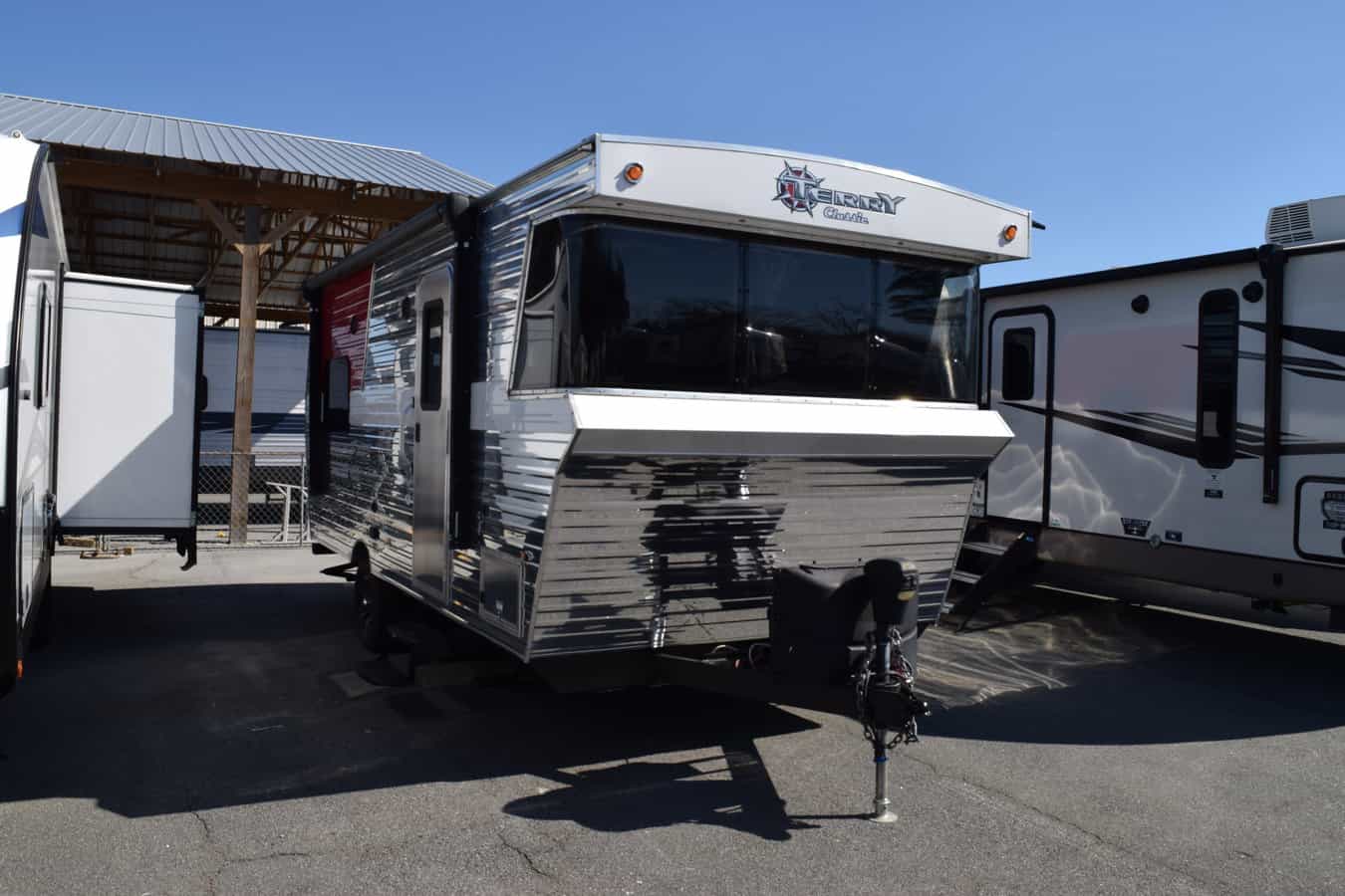 USED 2018 Heartland TERRY V21