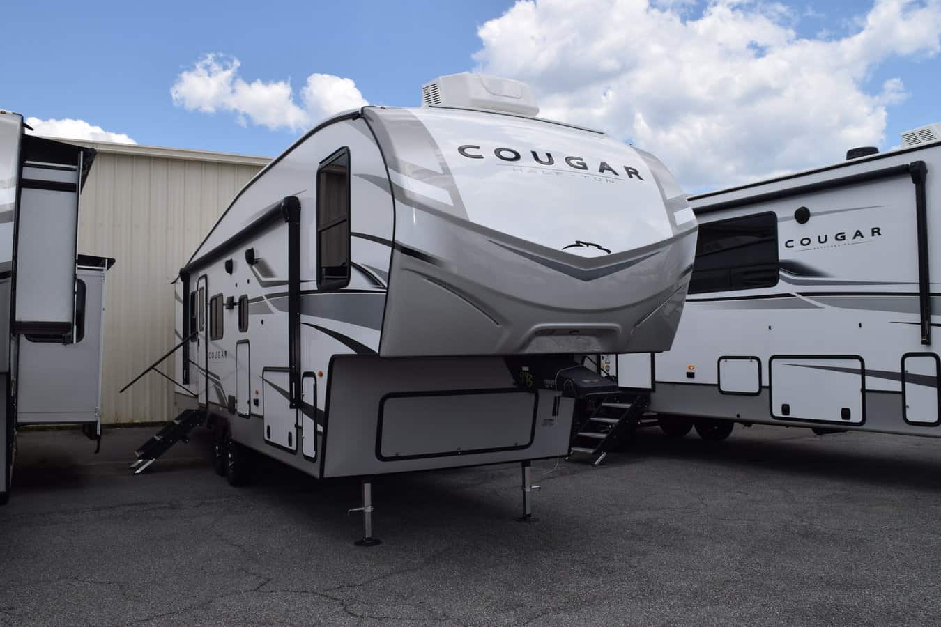 NEW 2023 Keystone COUGAR HALF-TON 29BHL