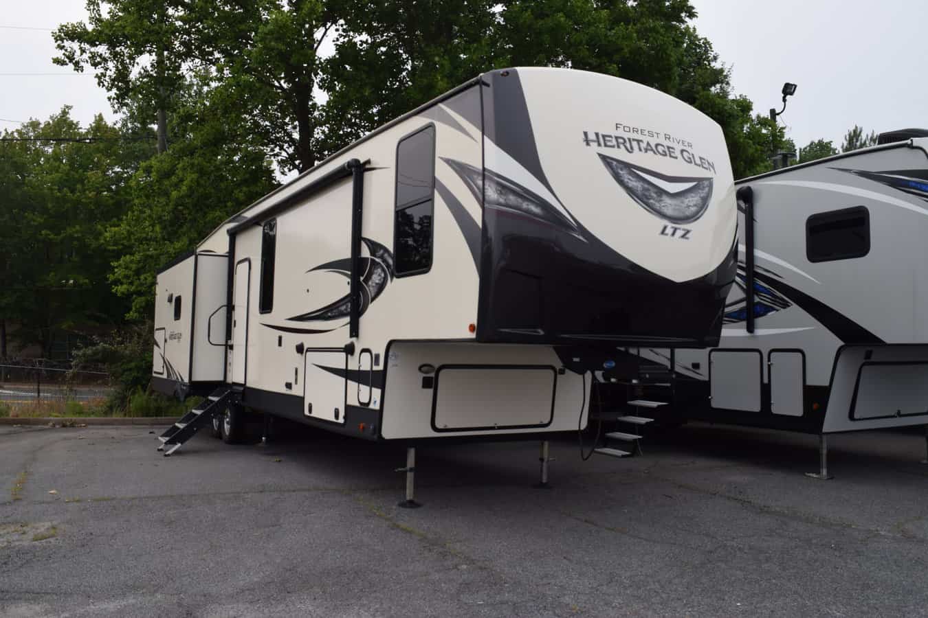 USED 2020 Forest River HERITAGE GLEN 370BL