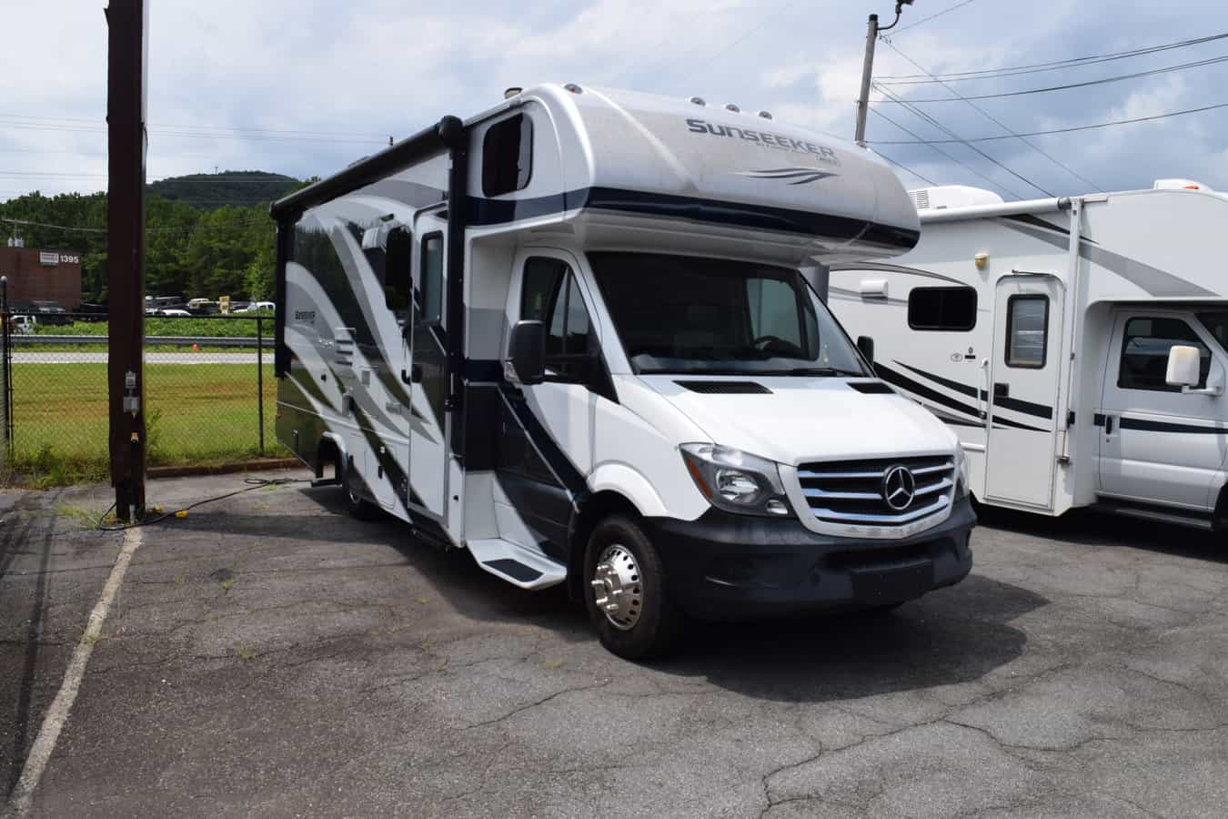 USED 2018 Forest River SUNSEEKER 2400WB