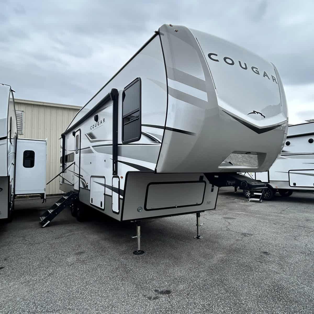 NEW 2024 Keystone COUGAR 260MLE