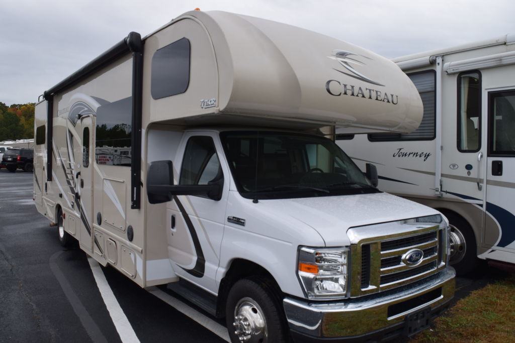 USED 2017 Thor motor coach Chateau 31E